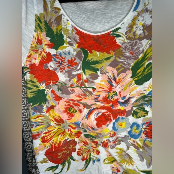 Anthropologie Little Yellow Button Elysia Tee Medium - Picture 3 of 5